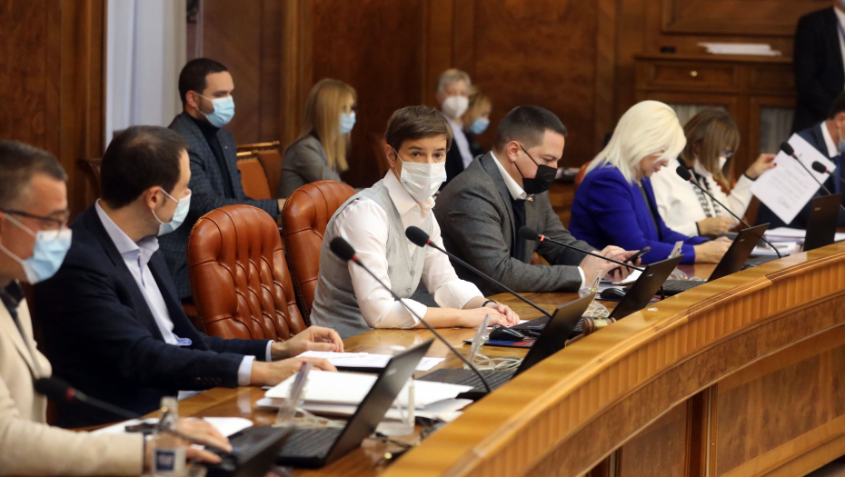 STIGLA ZIMA U VLADU SRBIJE Svi posmatrali Anu Brnabić, premijerka potpuno drugačija (FOTO)