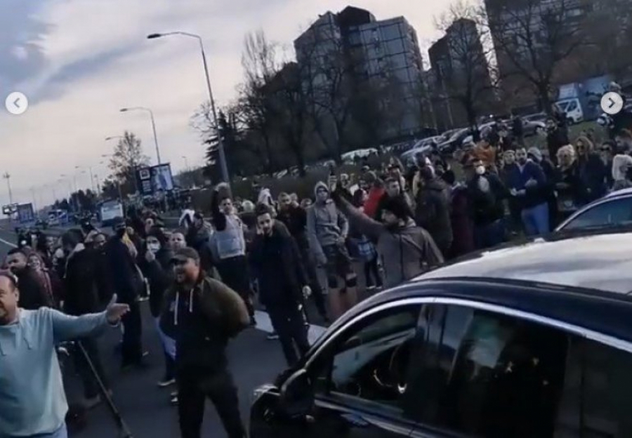 NASILJE ZA KOJE BI U EU I SAD BILI SVI POHAPŠENI! Đilasovski lažni ekolozi blokirali međunarodni autoput, napadaju i policiju