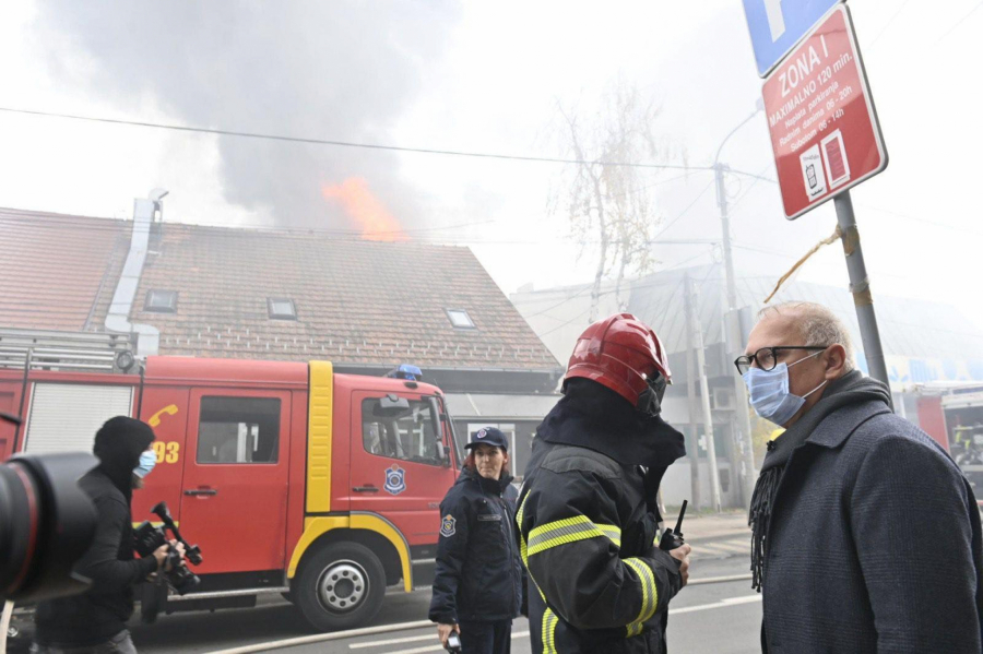 ČOVEK BIO VAN SEBE Suprug lekar gledao kako gori tržni centar u kom mu radi žena!