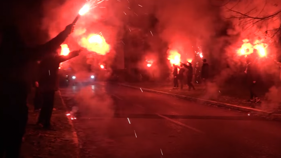 "GROBARI" NAPRAVILI FEŠTU U LAKTAŠIMA! Veličanstven doček za košarkaše Partizana! (VIDEO)