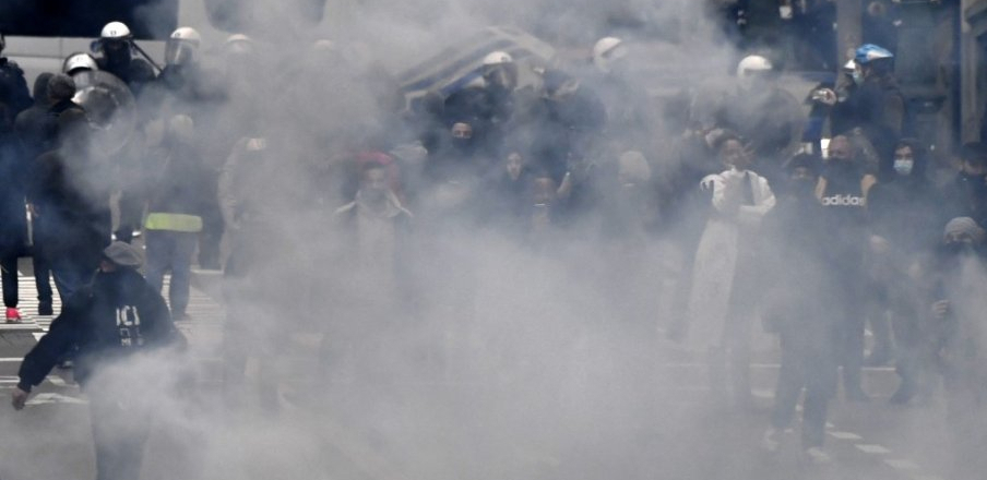 HAOS NA ULICAMA BRISELA Policija upotrebila vodene topove i suzavac (FOTO)