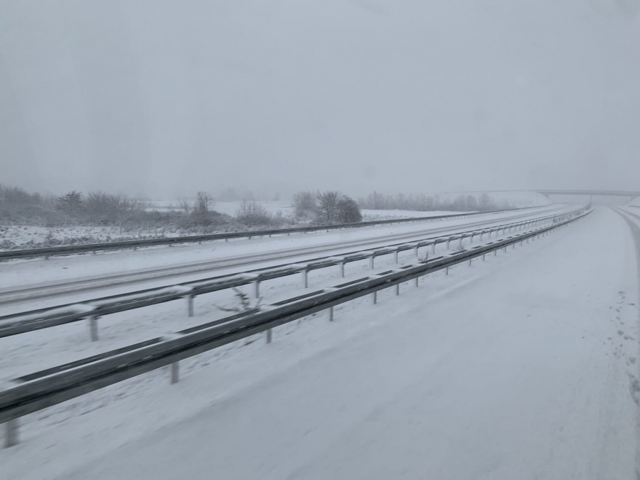 ZABELELI SE SRBIJA I BEOGRAD Snežne padavine donose i prve probleme koji se rešavaju u hodu  (FOTO)