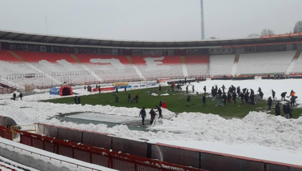 RADNO NA "MARAKANI" Teren se uveliko čisti, sve će biti spremno za utakmicu sa Radnikom! (FOTO)