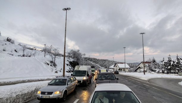 SAOBRAĆAJNA NESREĆA NA AUTOPUTU Kamion proklizao, prevrnuo se i zapalio