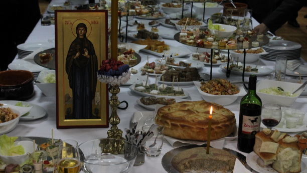 DA NE NAVUČEMO GREH NA PORODICU Ovako se prema tradiciji i crkvenim običajima pravilno slavi slava