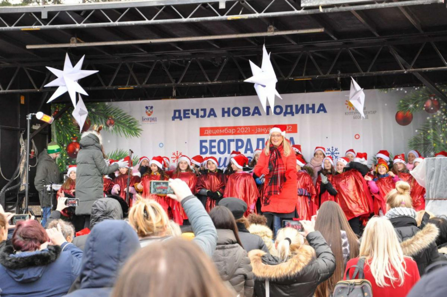 LEONTINA NA NOVOGODIŠNJEM KARAVANU Šesti dan dečijeg spektakla!