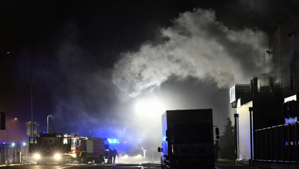 GORI FABRIKA "IMT" U BEOGRADU Ekipe se bore sa vatrenom stihijom!