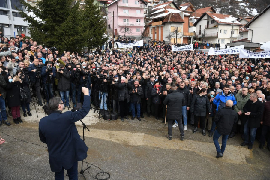 MEŠTANI S RADOŠĆU VUČIĆU: Jedini ste predsednik koji je došao, opisali mu svoje probleme i zamolili za pomoć