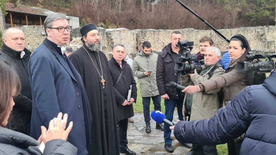 VUČIĆ POSETIO ZLATIBORSKI I RAŠKI OKRUG Predsednik rešavao probleme građana i najavio velike projekte za Novi Pazar (VIDEO)