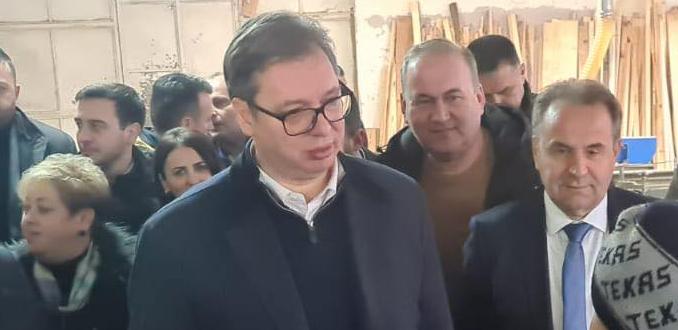 PREDSEDNIK VUČIĆ U SUZAMA Zagrlio oca poginulog mladića, izjavio mu saučešće i zamolio ga jednu stvar