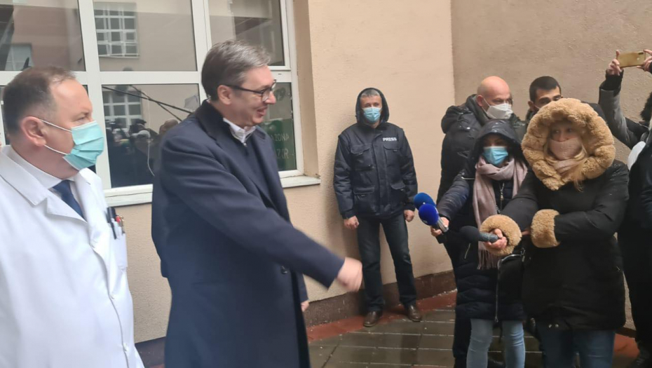 VUČIĆ POSETIO ZLATIBORSKI I RAŠKI OKRUG Predsednik rešavao probleme građana i najavio velike projekte za Novi Pazar (VIDEO)