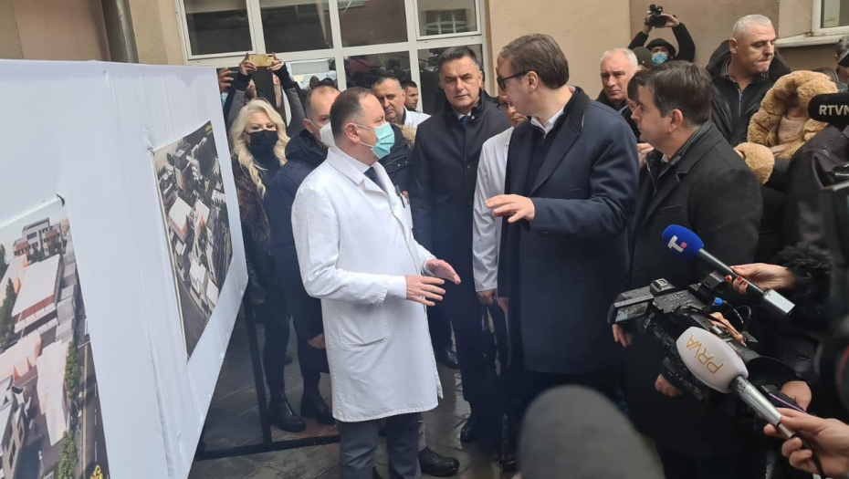 VUČIĆ POSETIO ZLATIBORSKI I RAŠKI OKRUG Predsednik rešavao probleme građana i najavio velike projekte za Novi Pazar (VIDEO)