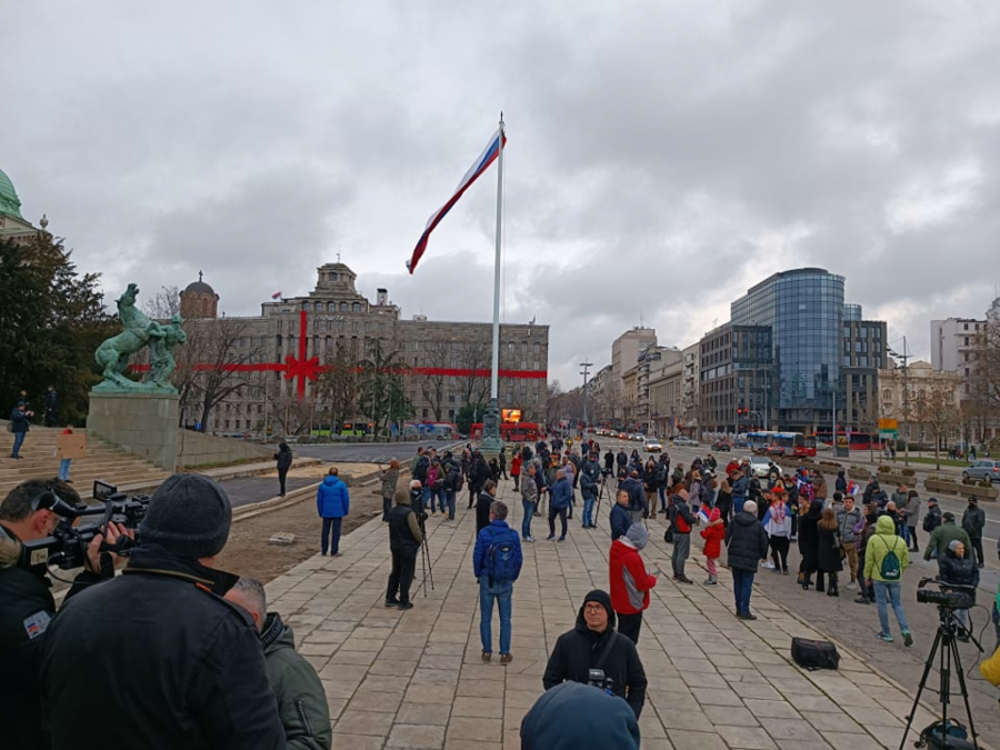 PODRŠKA ZA NOVAKA! Srđan Đoković pozvao, ljudi se okupili, bila i Darija Kisić!