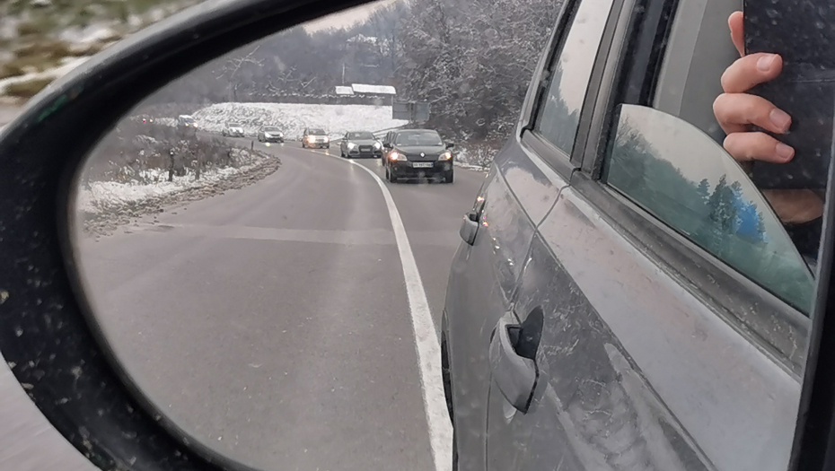 Formiraju se ogromne kolone vozila, vozači se nadaju da će do ponoći stići kući (FOTO/VIDEO)