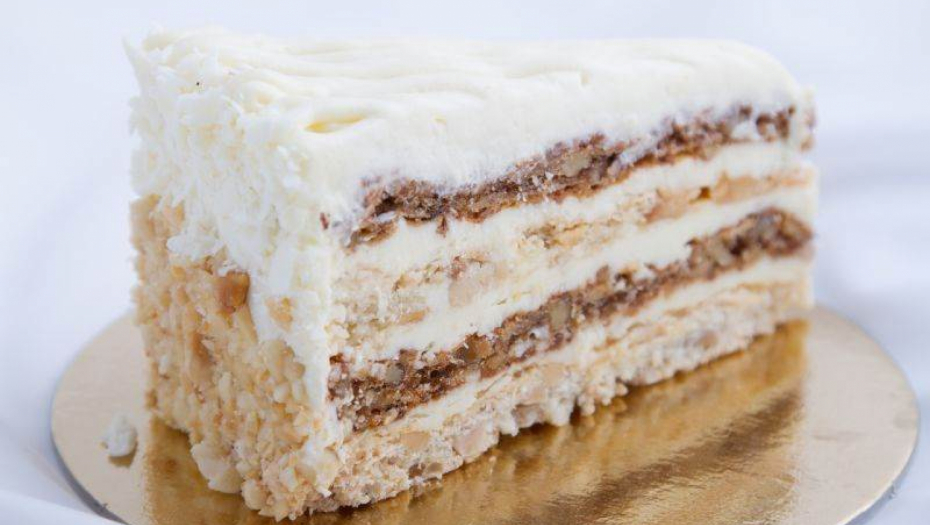 BOGATA KREMASTA POSLASTICA Domaća Milka torta za kojom su svi poludeli