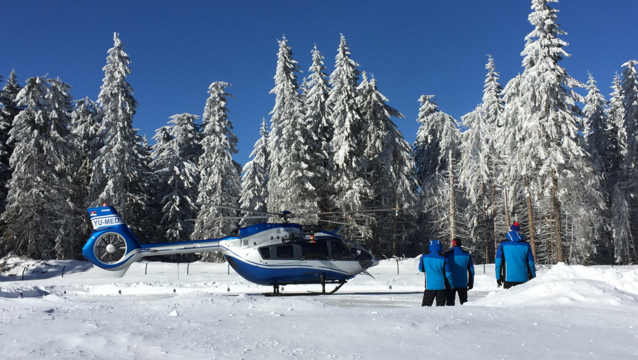 SPASAVANJE U REKORDNOM VREMENU Brza evakuacija helikopterom povređenog skijaša (FOTO/VIDEO)