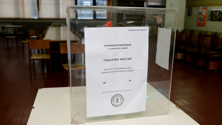 ZATVORENA BIRAČKA MESTA: Referendum u Srbiji - Večeras preliminarni rezultati (FOTO/VIDEO)