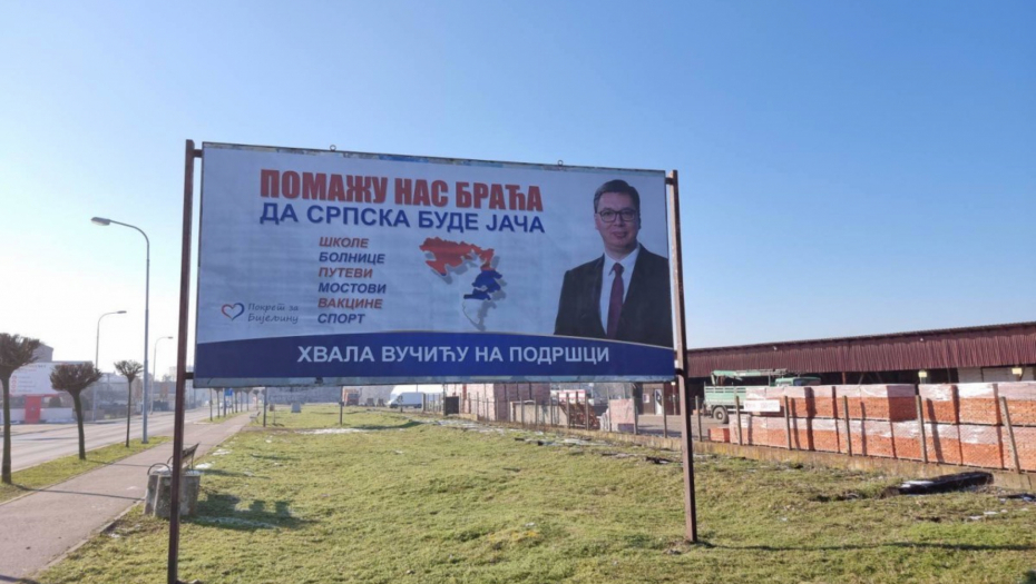 BILBORDI PODRŠKE VUČIĆU OSVANULI U BIJELJINI "Pomažu nas braća da Srpska bude jača!" (FOTO)