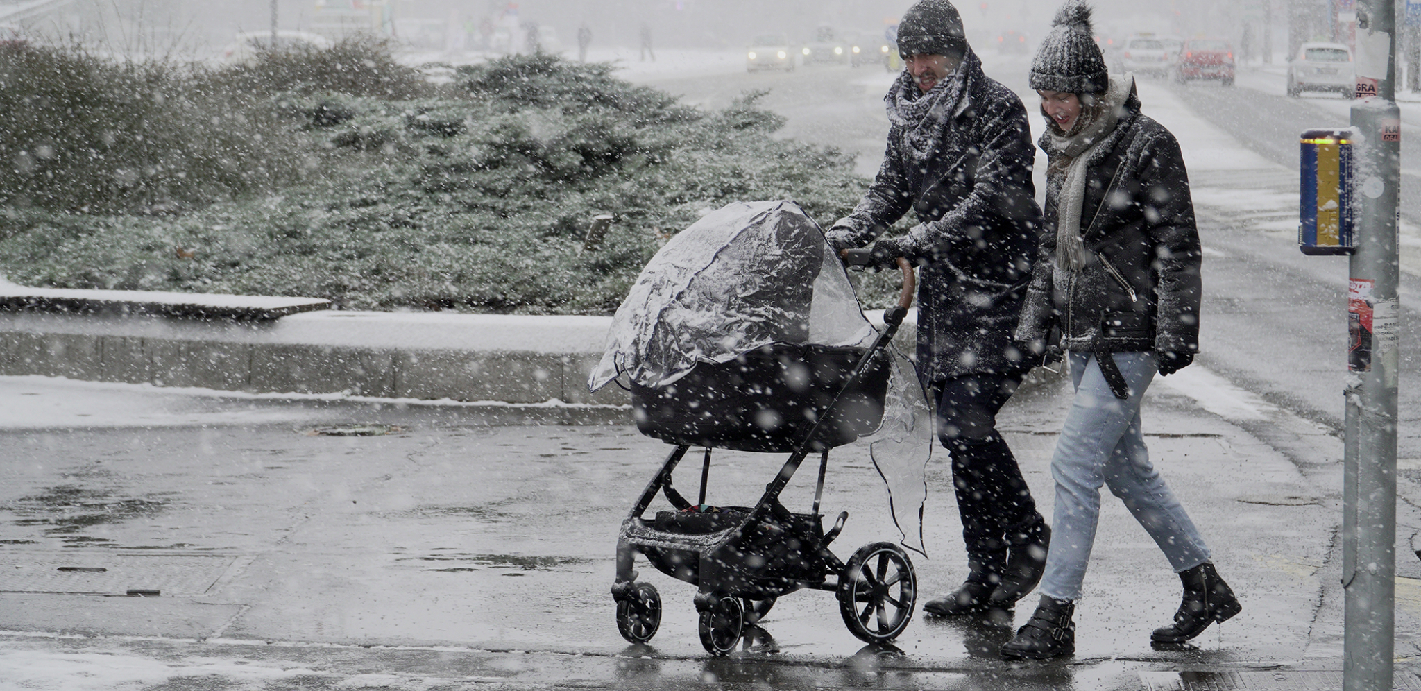 SNEŽNA IDILA U GLAVNOM GRADU Evo kako izgledaju ulice dok veju pahulje (FOTO)