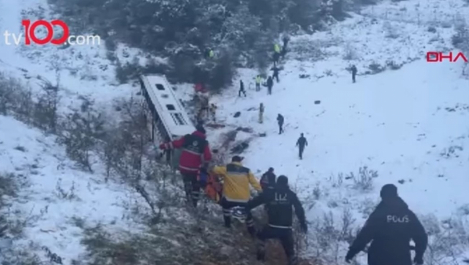 TEŠKA NESREĆA U ISTANBULU Autobus se survao u provaliju u Turskoj, ima mrtvih (VIDEO)