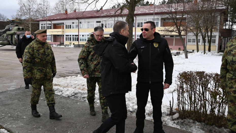 ŠIPTARSKE BANDE HARAJU PO KOPNENOJ ZONI BEZBEDNOSTI Vučić izdao hitno naređenje, srpske snage zavode red!