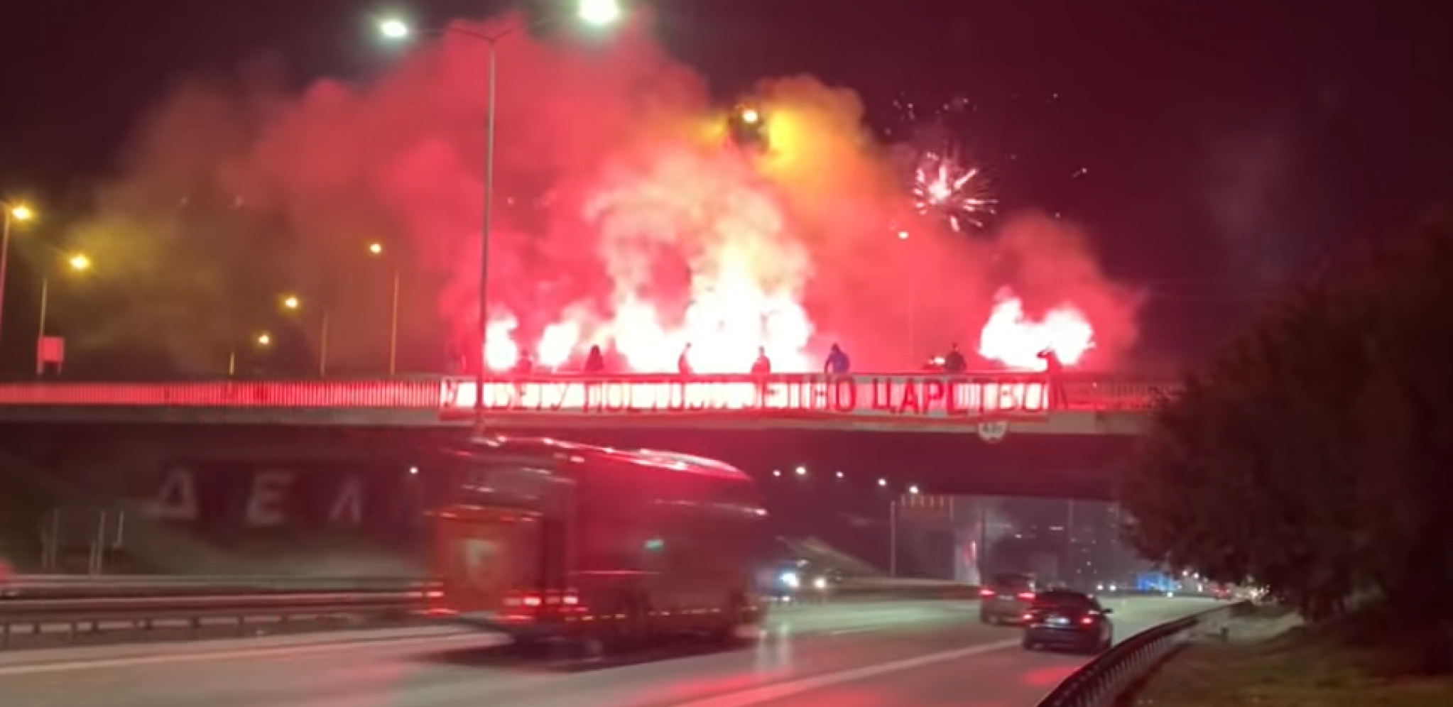 DELIJE "ZAPALILE" BEOGRAD! Navijači Zvezde dočekali fudbalere, poruka je jasna! (VIDEO)