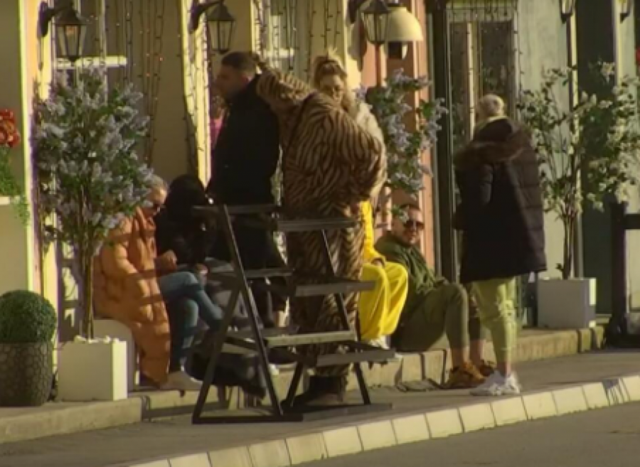 TARA PLJUNULA ŠA U LICE! Novi skandal trese Belu kuću, reper udario Simovu tamo gde najviše boli!