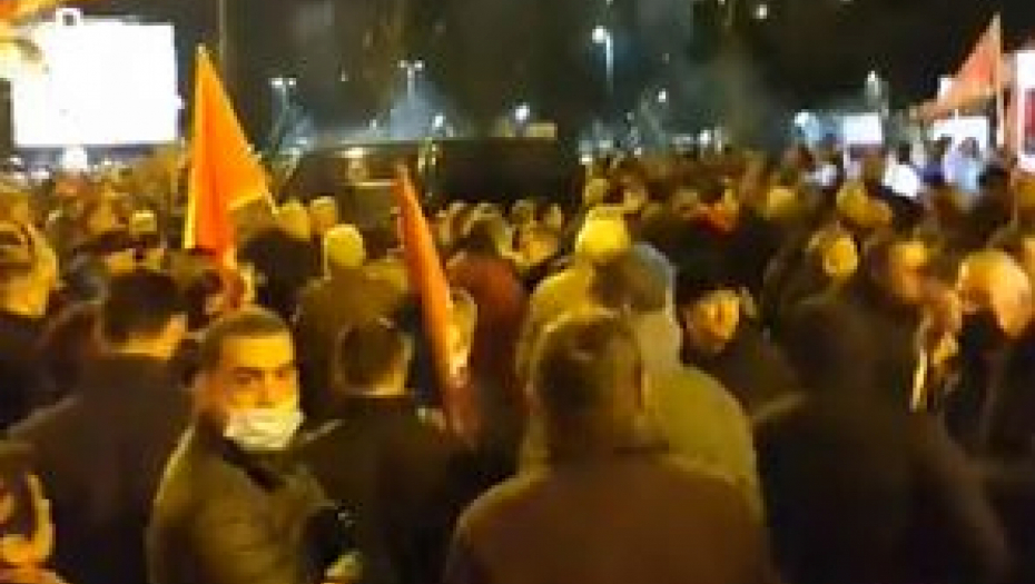 UŽIVO IZ PODGORICE! Narod pohrlio na ulice, protestuje protiv nove Vlade i prekrajanja izborne volje građana! (VIDEO)