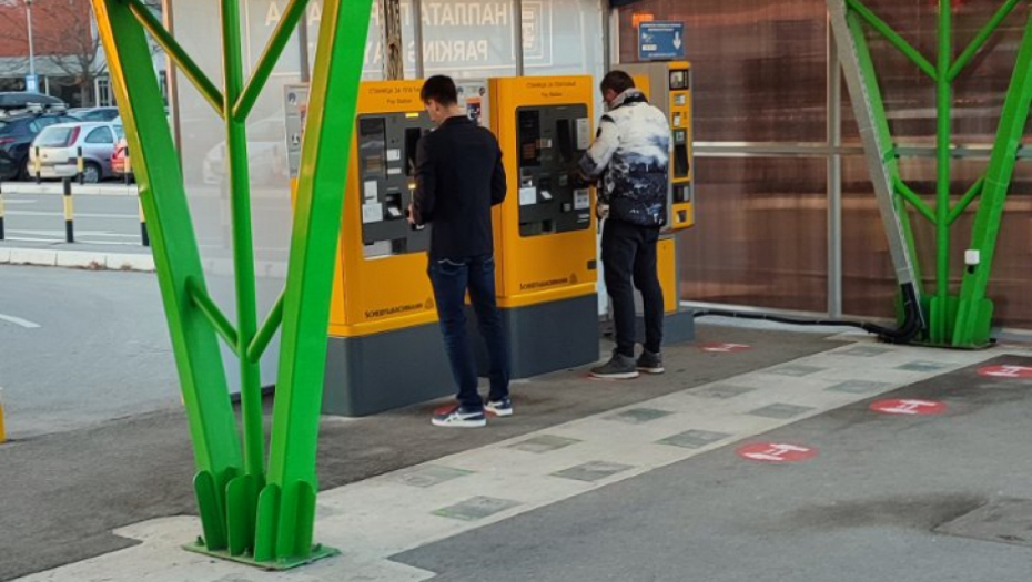 NEOBIČNO OBIČAN! Najbolji teniser sveta potpuno neprimetan plaćao parking! (FOTO)