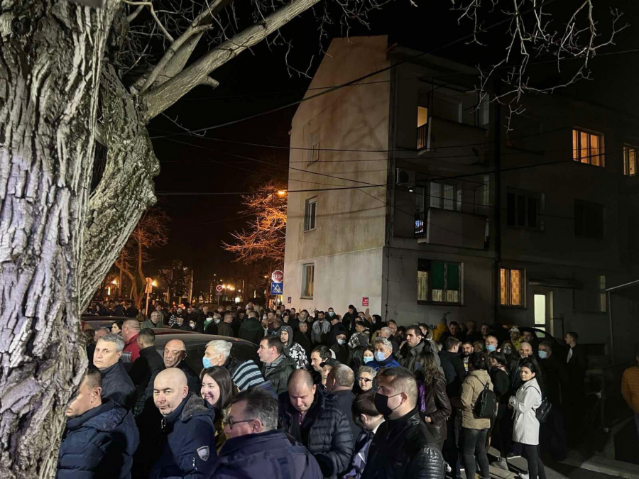 RED I U LAZAREVCU GROCKOJ, ZVEZDARI, PALILULI, KRNJAČI.. ZA PODRŠKU VUČIĆU Građani su prepoznali vrednost i žele i potpisom da je potvrde