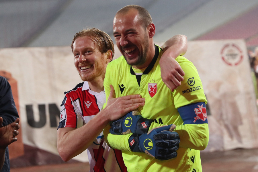 NEREGULARNOSTI U ZAVRŠNICI MEČA ZVEZDE I NIŠLIJA! Laserima ometali igrače, Borjan pre vremena izlazio van gol-linije!