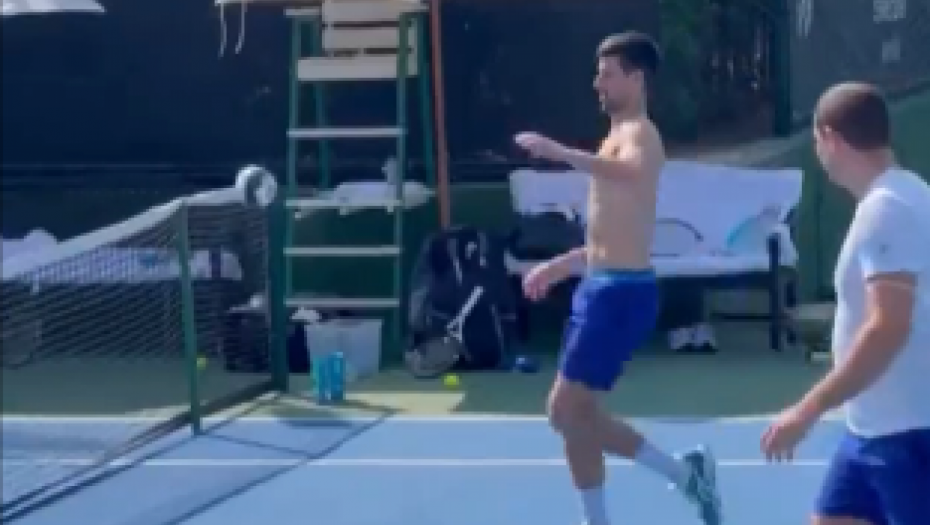 SJAJNO RASPOLOŽEN! Nole uživa, posle plaže, na treningu je uživao u omiljenoj igri! (VIDEO)