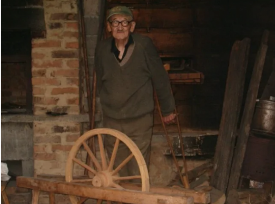 DEDA RADIŠA DOŽIVEO STO GODINA Izgubio je dva sina i suprugu, a danas žali samo zbog jedne stvari (FOTO)