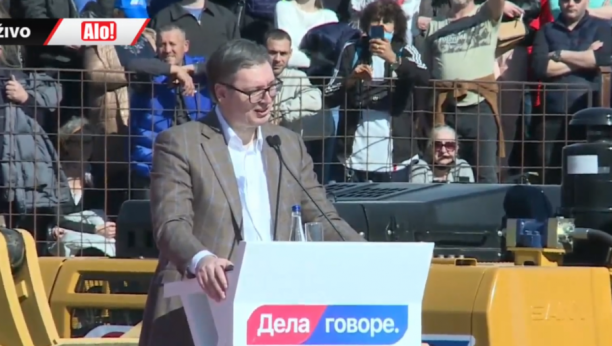 VUČIĆ DOVEO ĐILASOVCE DO LUDILA Doručkovao sam sendvič u autobusu, tako da ću glasnije da govorim!