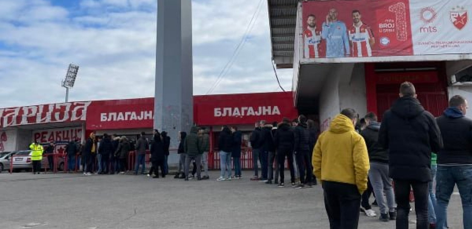 "MARAKANA" ĆE BITI KRCATA NA DERBIJU! Navijači Zvezde okupirali blagajnu, ponovo se traži karta više! (FOTO)