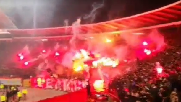 LUDILO NA "MARAKANI"! Gori stadion! (VIDEO)