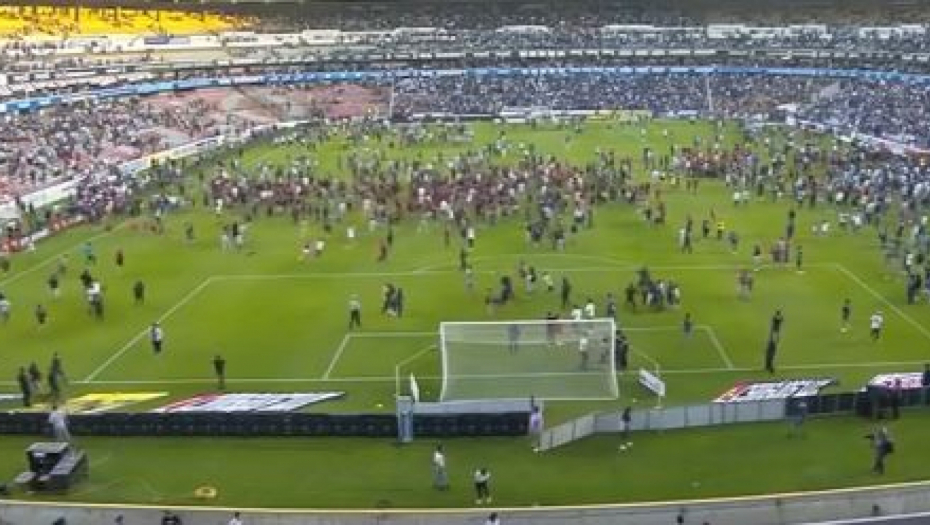 POVREĐENE 22 OSOBE NA STADIONU! Strašne scene zgrozile planetu! (VIDEO)