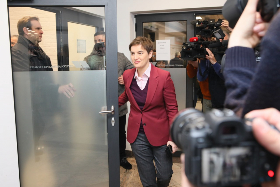 SEDNICA PREDSEDNIŠTVA SNS Ana Brnabić: Idemo po istoriju! Dela govore, imamo najboljeg kandidata (FOTO/VIDEO)