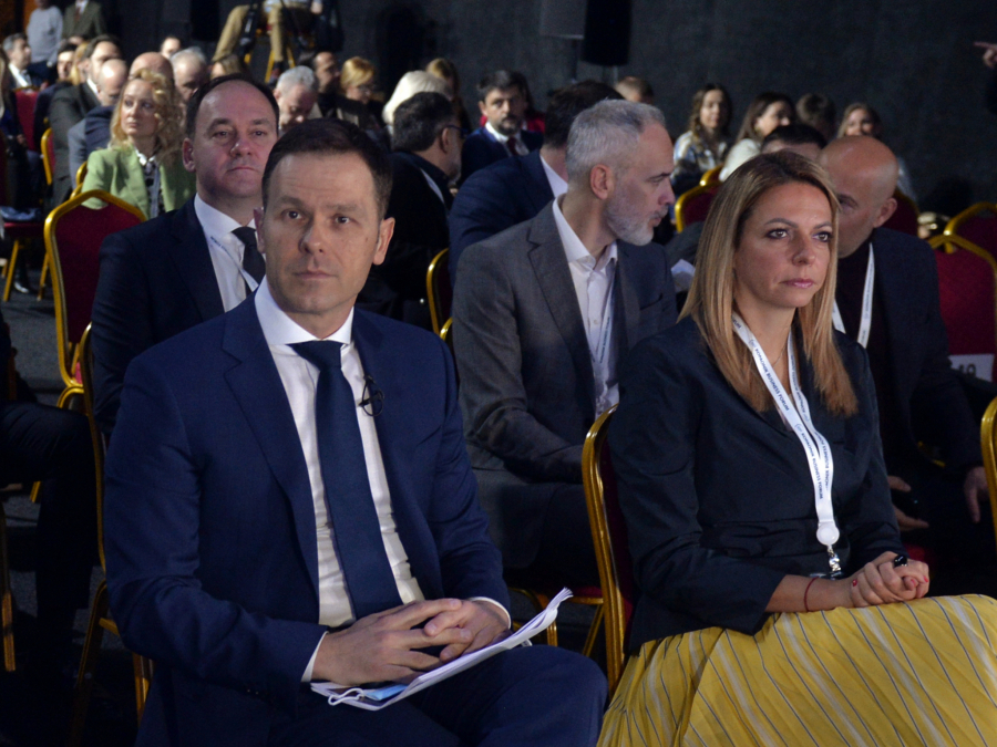 PLAĆENA PRAKSA ZA NAJBOLJE STUDENTE Siniša Mali obradovao mlade (FOTO)