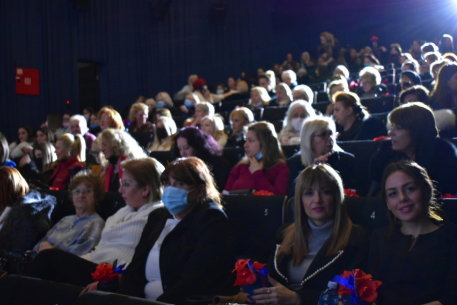 SNS ODRŽALA SKUP Bez jakih žena, nema ni jake Srbije (FOTO/VIDEO)