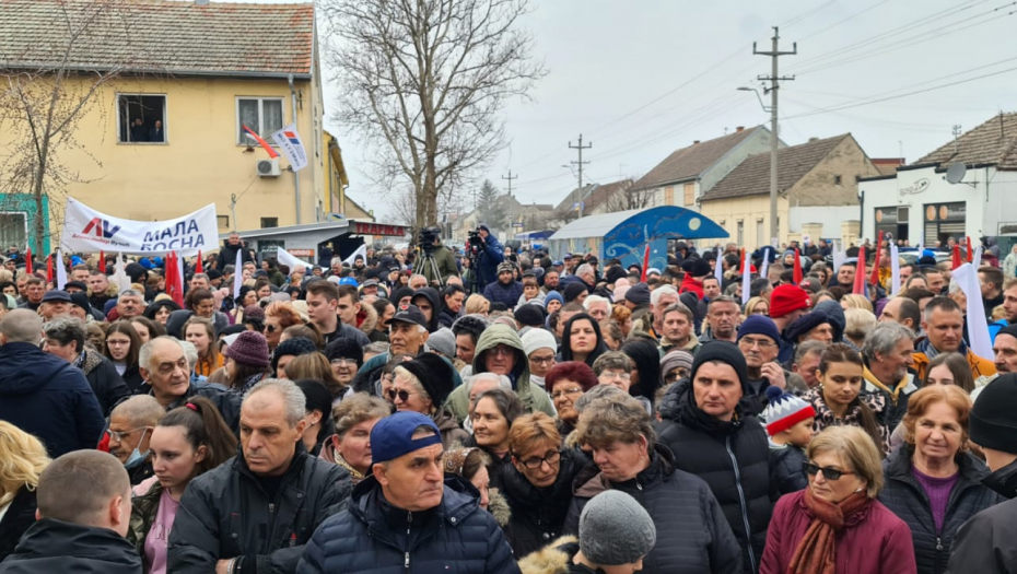 VUČIĆ POSETIO KUZMIN Nećemo u NATO, hoćemo da sami čuvamo svoju zemlju, nikada nećemo zaboraviti malu Milicu Rakić (FOTO)