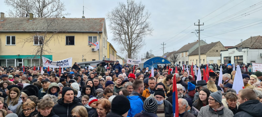 VUČIĆ POSETIO KUZMIN Nećemo u NATO, hoćemo da sami čuvamo svoju zemlju, nikada nećemo zaboraviti malu Milicu Rakić (FOTO)