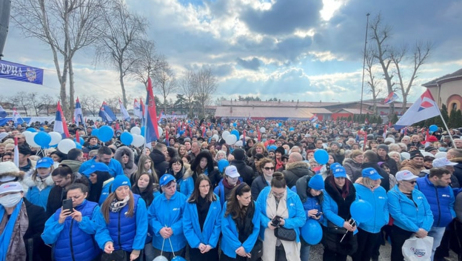 VUČIĆA DOČEKALO 3.500 LJUDI U MAJURU Reka građana na ulicama, vijore se srpske zastave: Izgradićemo potpuno novu šabačku bolnicu (FOTO/VIDEO)