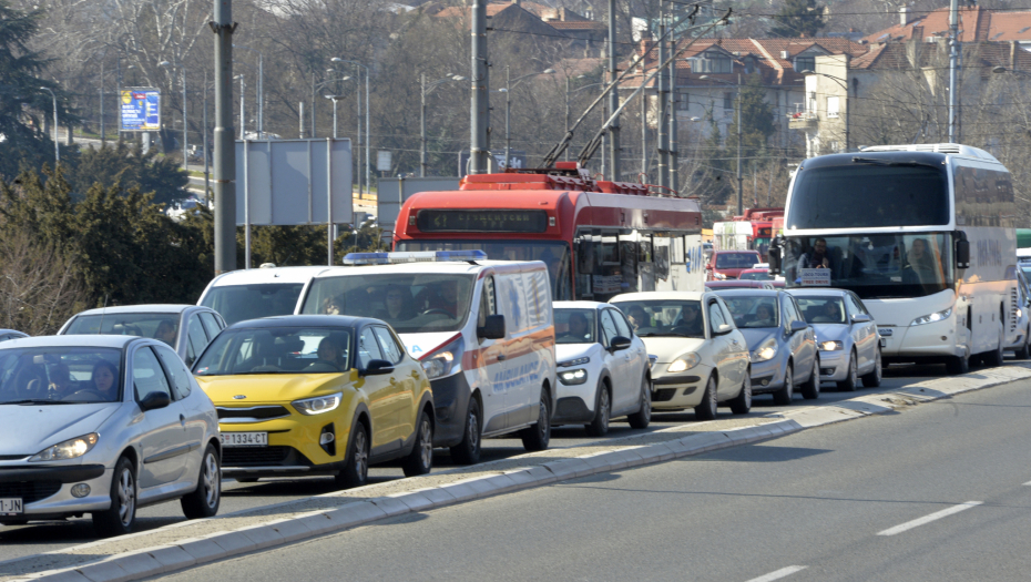 PRAZNIČNA ATMOSFERA NA ULICAMA BEOGRADA Evo kako je grad izgledao par sati pred Novu godinu (FOTO)