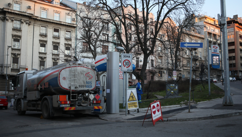 TOTALNI HAOS U EVROPI  Svi bi u Srbiju po jeftino gorivo