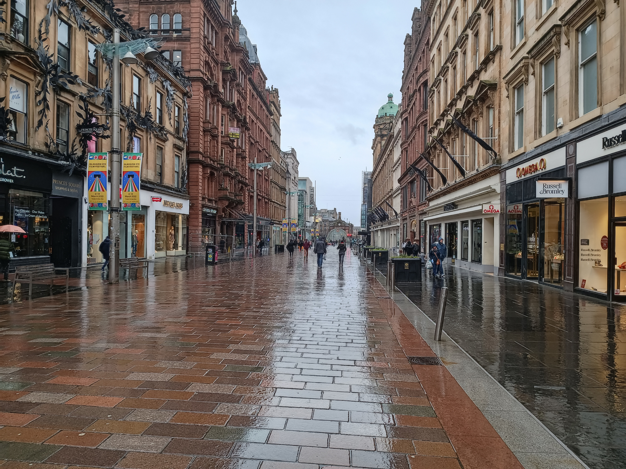 ALO! U GLAZGOVU Kako izgleda život u Velikoj Britaniji nakon ukidanja restrikcija, kakve su cene i šta videti u zemlji Šerloka Holmsa? (FOTO)