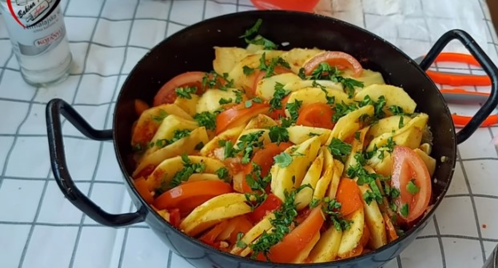 IDEALAN RECEPT ZA DANAŠNJI RUČAK Posni đuveč, lagano, zdravo, ukusno jelo (VIDEO)