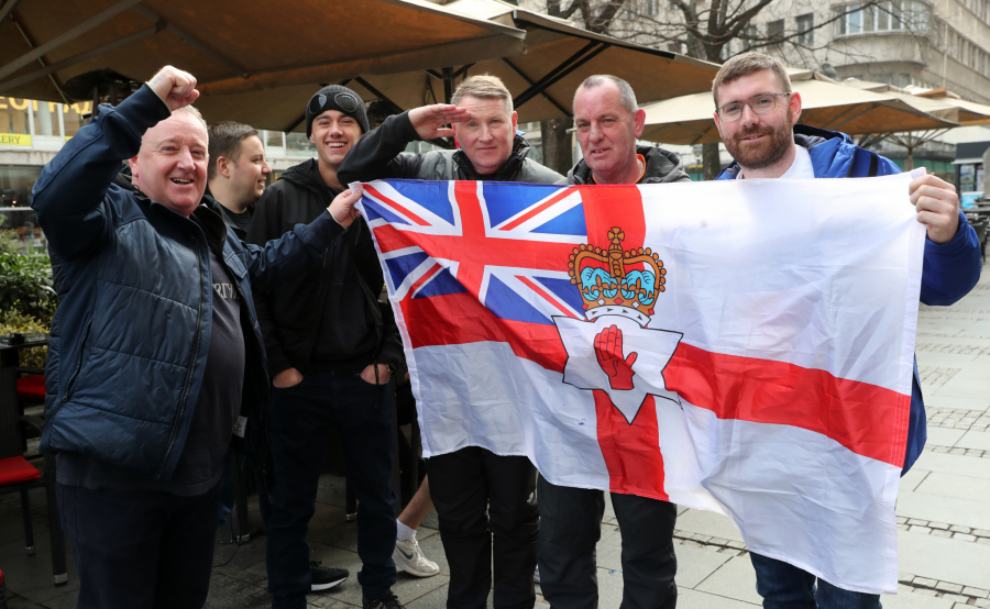 NAVIJAČI RENDŽERSA PREPLAVILI BEOGRAD Škoti piju pivo, uživaju u srpskoj prestonici (FOTO GALERIJA)