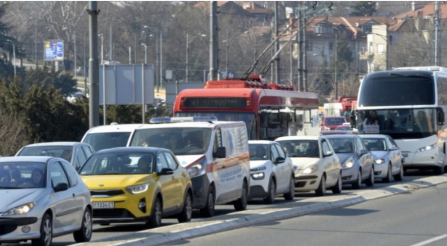 AKO PREKRŠITE OVA PRAVILA, OČEKUJTE OGROMNE KAZNE Važna pravila koja svaki vozač mora da zna