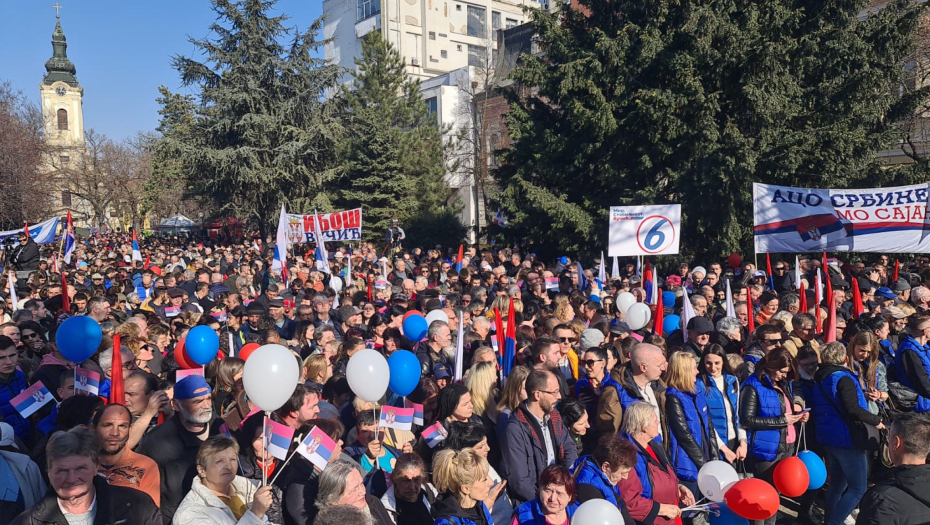 MASA GRAĐANA U KIKINDI, UZVIKIVALI "ACO, SRBINE" Aleksandar Vučić: Srbija neće u NATO! Moramo da sačuvamo našu zemlju i obezbedimo sigurnu budućnost za našu decu (FOTO/VIDEO)